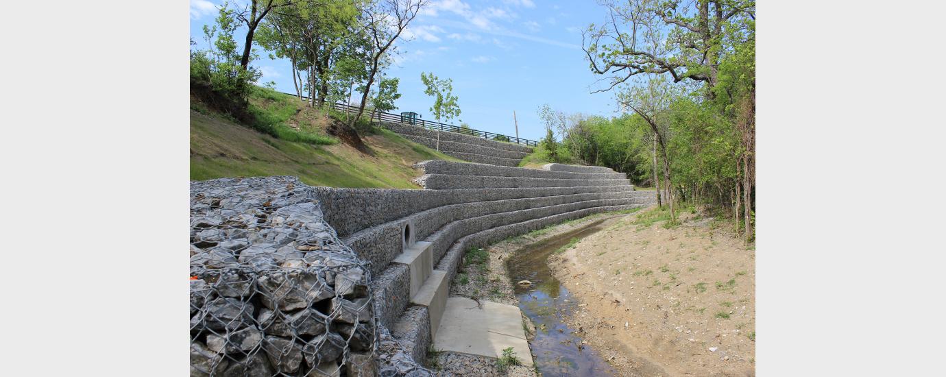 Creekview Retaining Wall and Roadway Improvements